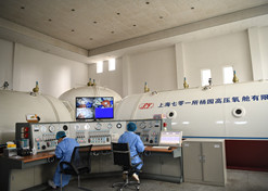 2020年2月，j9九游会登录东风总医院使用高压氧舱技术治疗新冠肺炎。